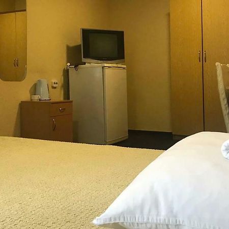 Kozatsky On Antonova Hotel Киев Екстериор снимка